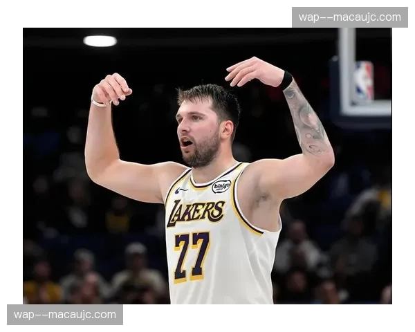 湖人确立东契奇绝对核心地位，三巨头分工明确开启新时代战术架构