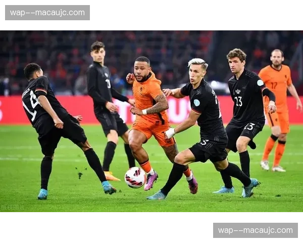 荷兰队无冕之王魔咒待破 后防实力顶级但锋线关键先生尚未涌现